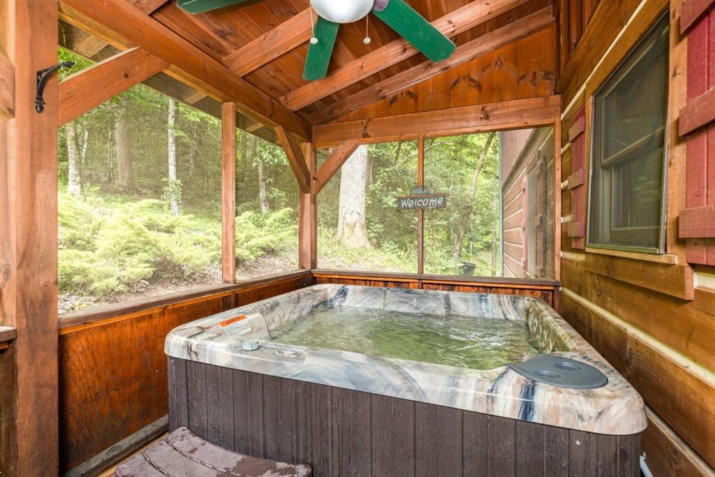 Pigeonforge Cabin Game Roomdog Friendlyhot Tub Pigeon Forge Extérieur photo
